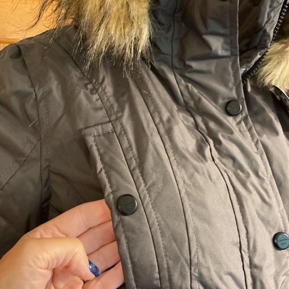 Madden Green hooded Parka -removable faux fur & loads of pockets.    Small.  NWT - Picture 9 of 14